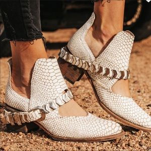 BLADE booties by Freebird, White Snake, Size 9